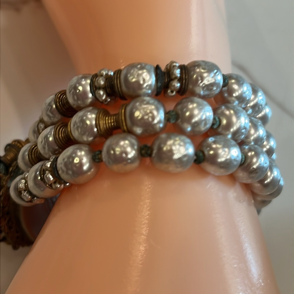 Miriam Haskell Signed Vintage Silver tone Faux Baroque Pearl Bracelet. - Picture 15 of 16